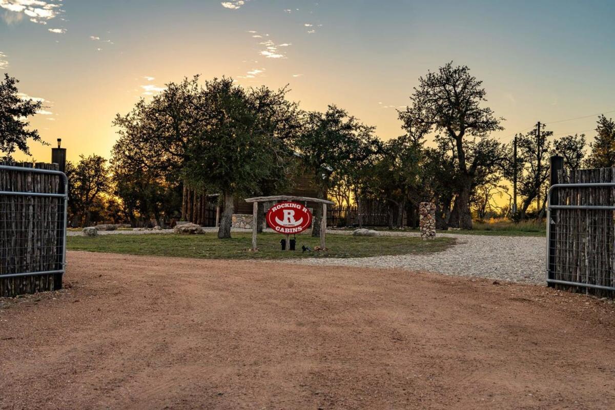 Rockin' R - Rustic Star Cabin Fredericksburg Extérieur photo